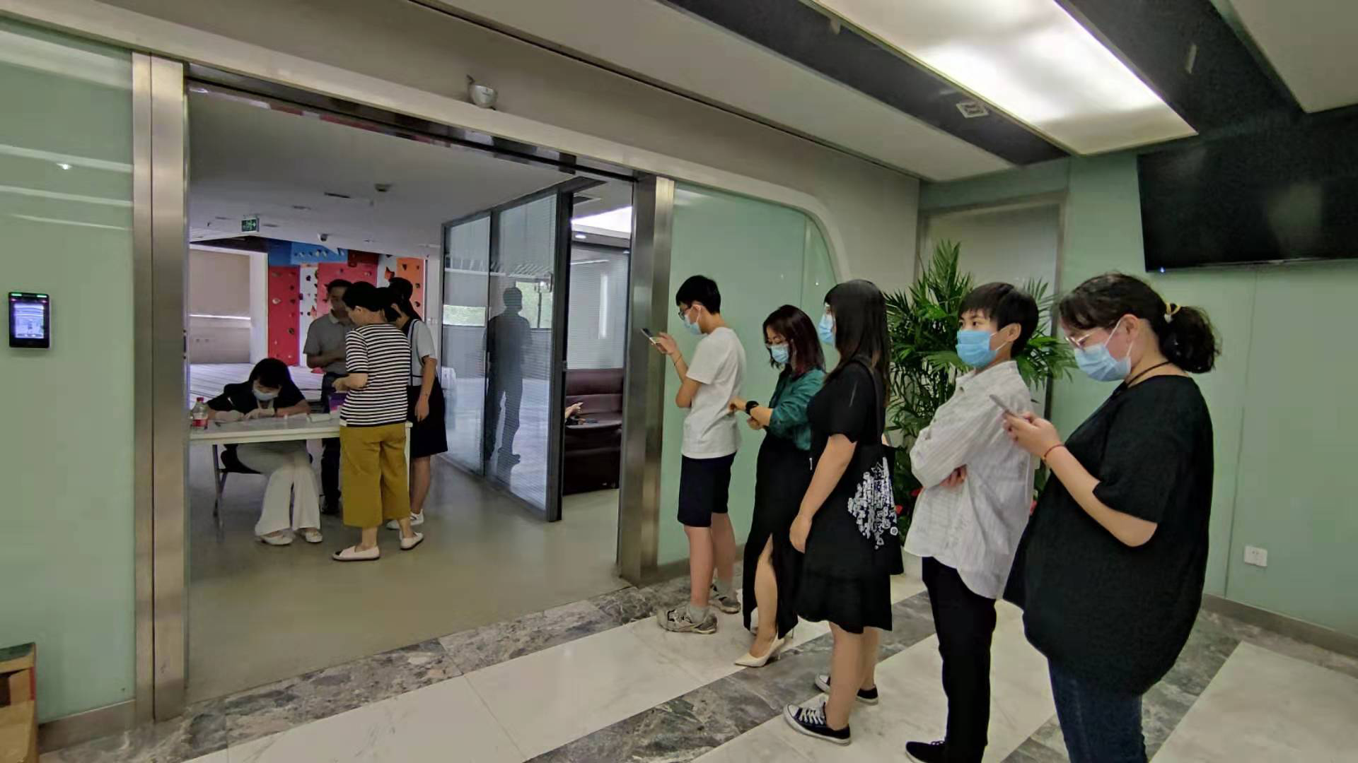 防控疫情，我们很认真 ——GHW组织员工及家属进行核酸检测